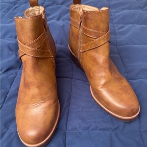 Life Stride Tan Ankle Booties